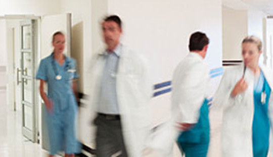 image of doctors in emergency room